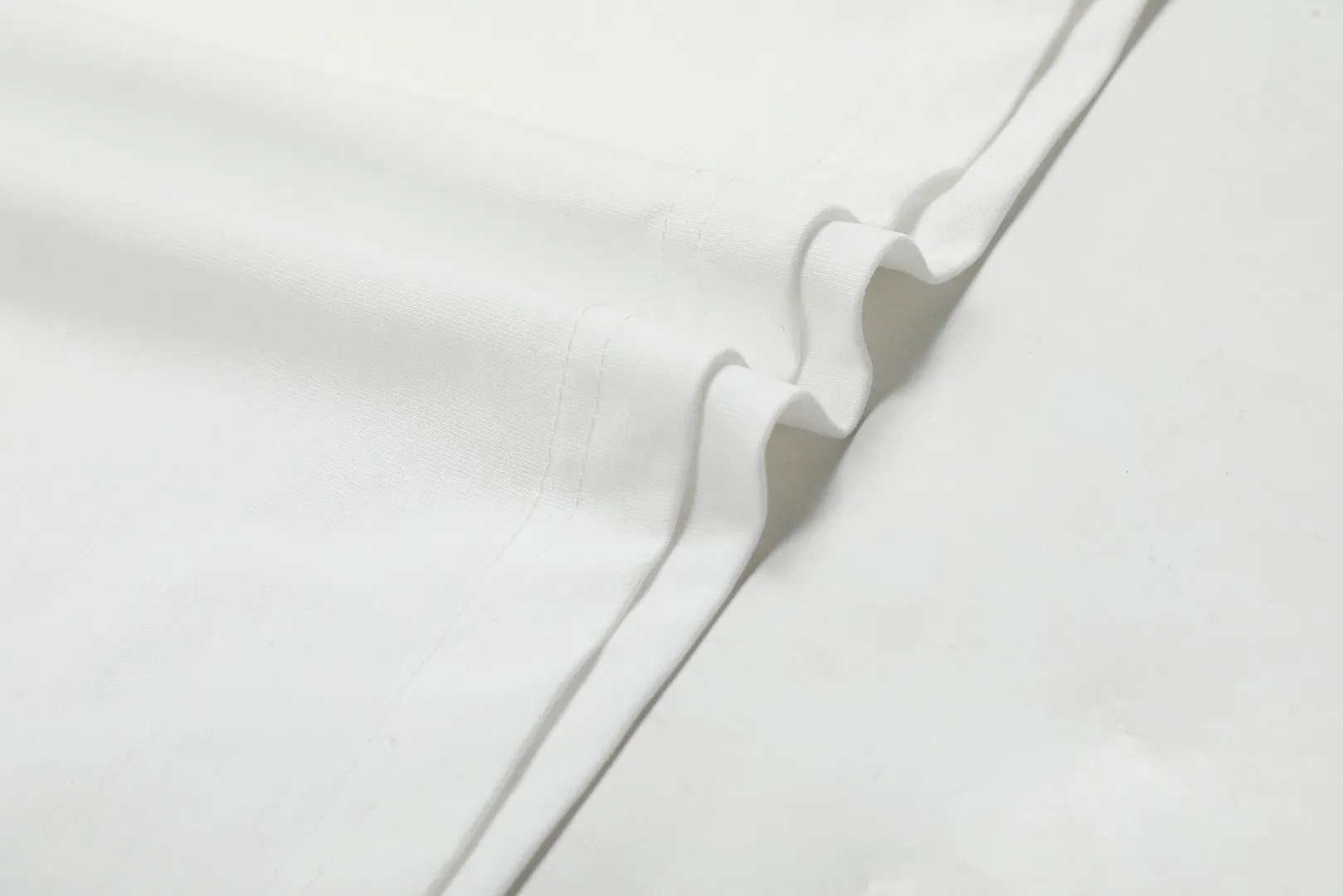 vivienne west wood The Queen Mother of the West Vivienne Saturn Embroidered Short Sleeve VIVI 157# "Exclusive Style" The new fabrics have been washed twice at high temperature + water. It is the only one in the entire network that achieves 0 shrinkage. The Solona thread is arranged. The threaded neckline does not deform. It is tight and dense. Welcome to compare. The entire series of correct accessories. Every detail is completely restored and can be stretched directly.